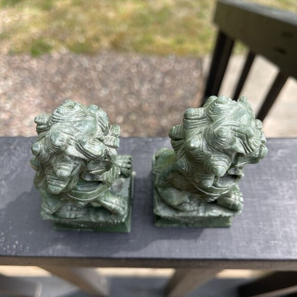 VINTAGE GREEN COLOR HAND CARVED STONE FOO DOGS LION SET OF Two 4" FIGURES - Picture 9 of 12